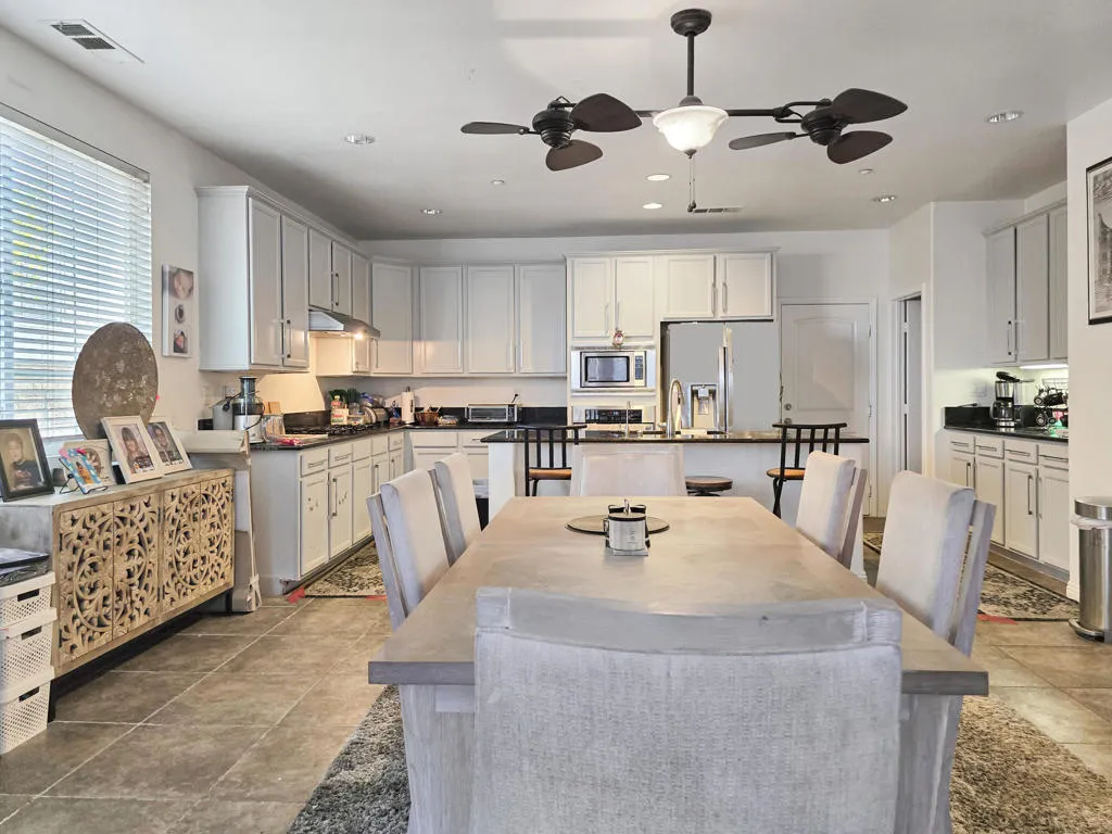 5015 Thornberry Way, Fontana, California 92336 home-pic-4