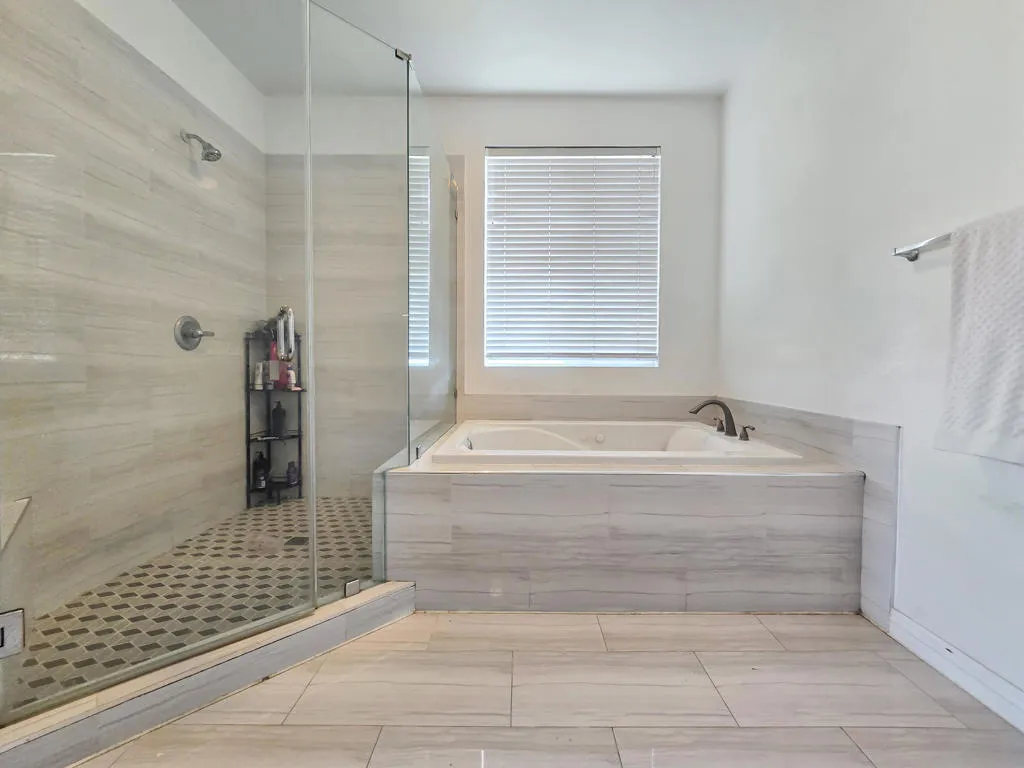 5015 Thornberry Way, Fontana, California 92336 home-pic-15