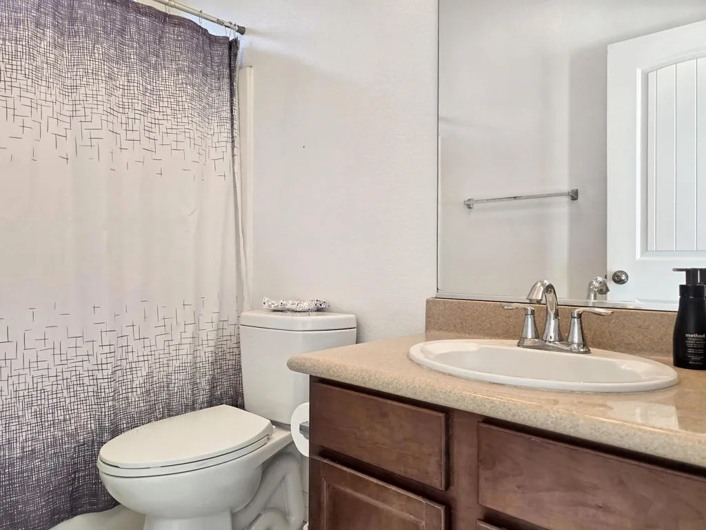 5015 Thornberry Way, Fontana, California 92336 home-pic-25