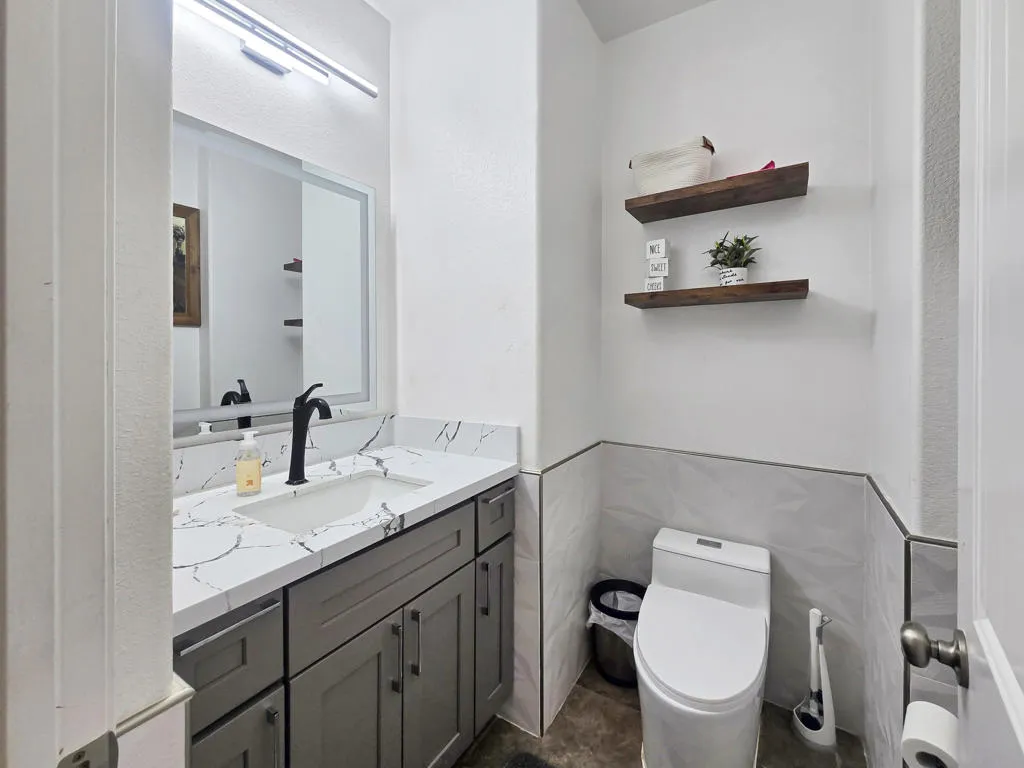 5015 Thornberry Way, Fontana, California 92336 home-pic-9