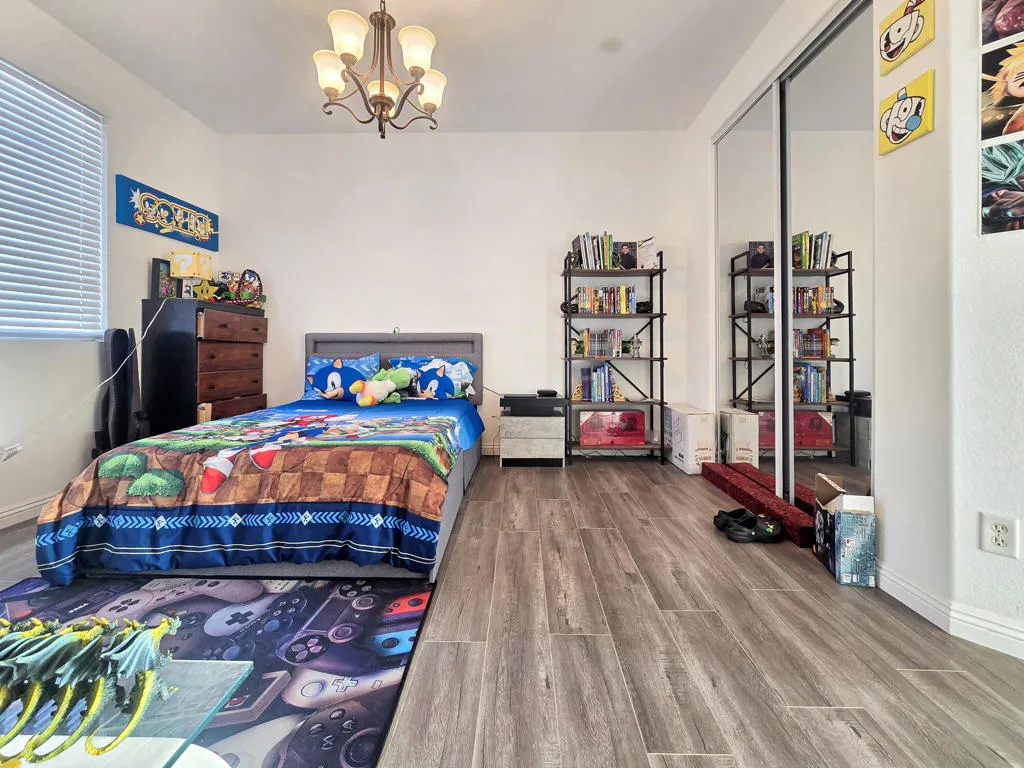 5015 Thornberry Way, Fontana, California 92336 home-pic-24