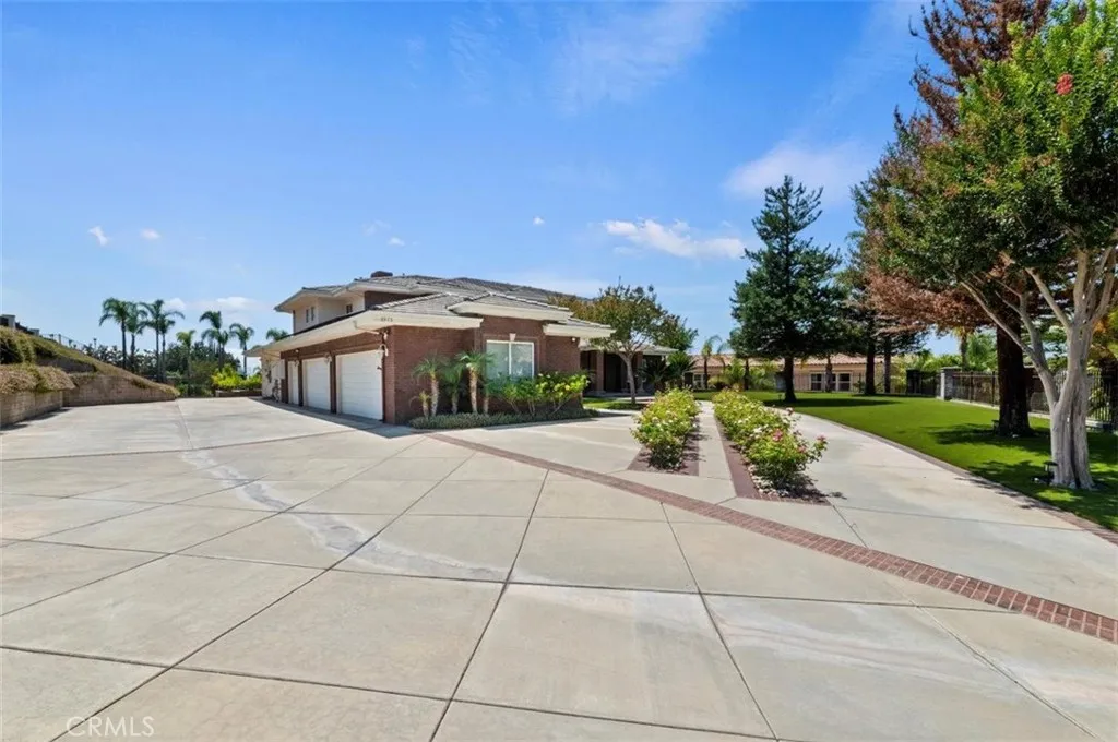 6975 Wyndham Hill Drive, Riverside, California 92506 home-pic-6