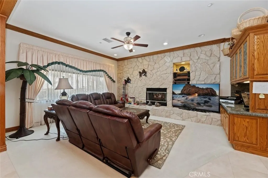 6975 Wyndham Hill Drive, Riverside, California 92506 home-pic-14