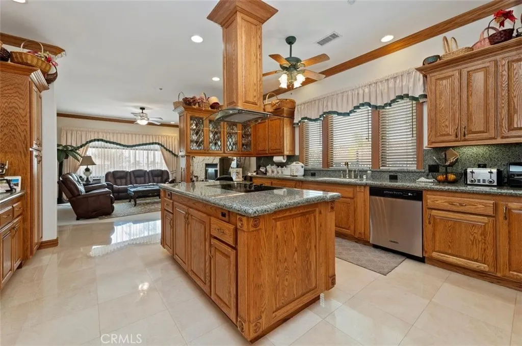 6975 Wyndham Hill Drive, Riverside, California 92506 home-pic-19