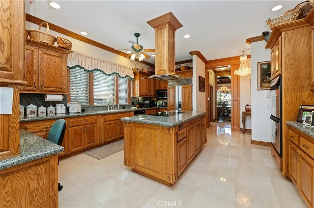 6975 Wyndham Hill Drive, Riverside, California 92506 home-pic-20