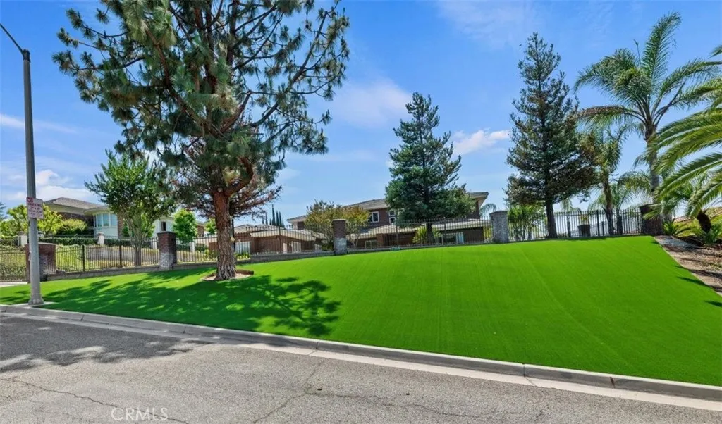6975 Wyndham Hill Drive, Riverside, California 92506 home-pic-5