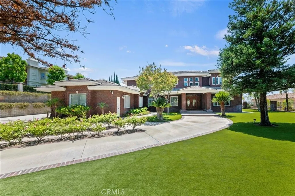 6975 Wyndham Hill Drive, Riverside, California 92506 home-pic-1