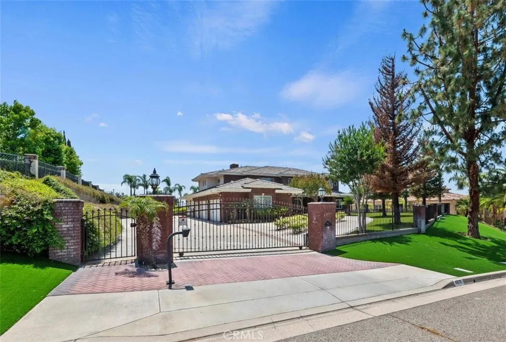 6975 Wyndham Hill Drive, Riverside, California 92506 home-pic-4