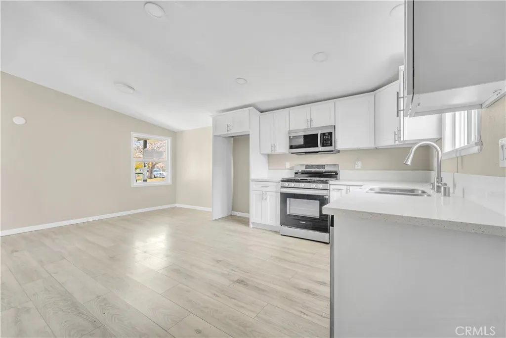 1041 W Avenue H2, Lancaster, California 93534 home-pic-8