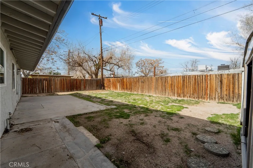 1041 W Avenue H2, Lancaster, California 93534 home-pic-17