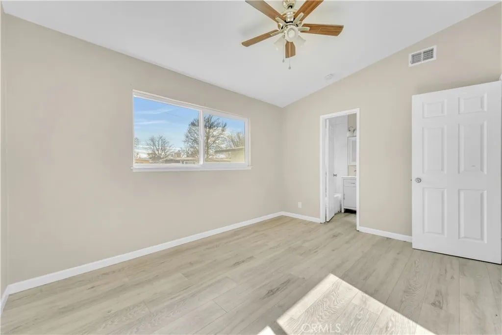 1041 W Avenue H2, Lancaster, California 93534 home-pic-13