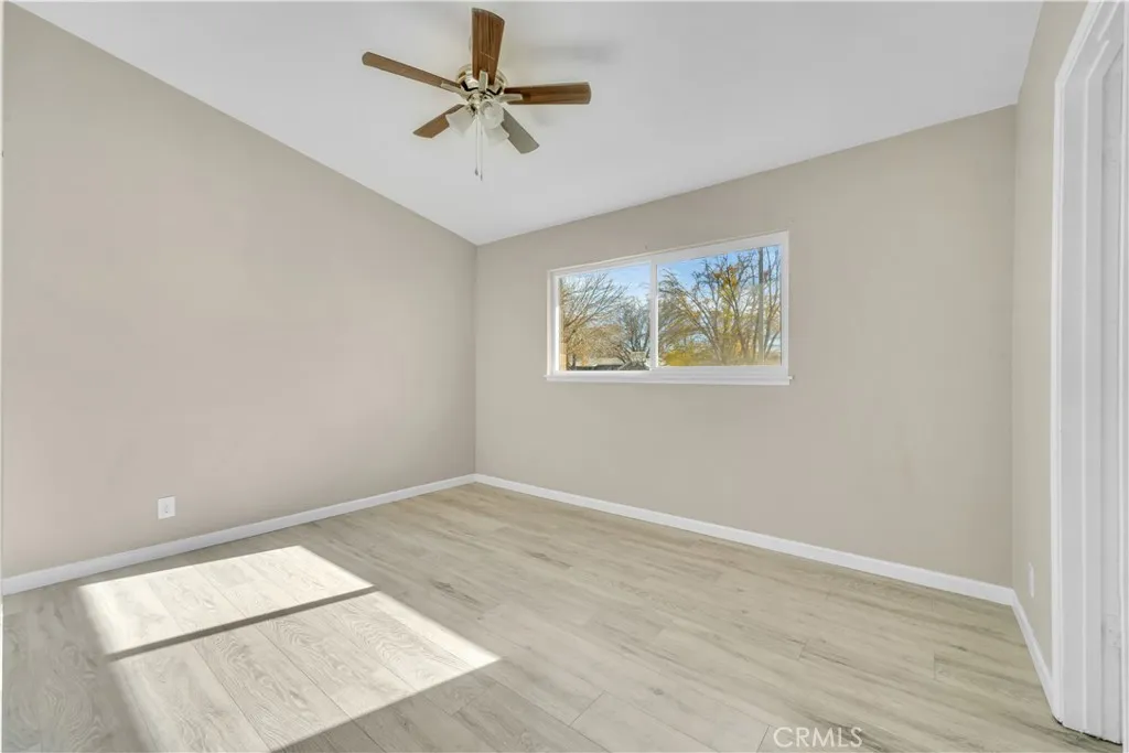 1041 W Avenue H2, Lancaster, California 93534 home-pic-12