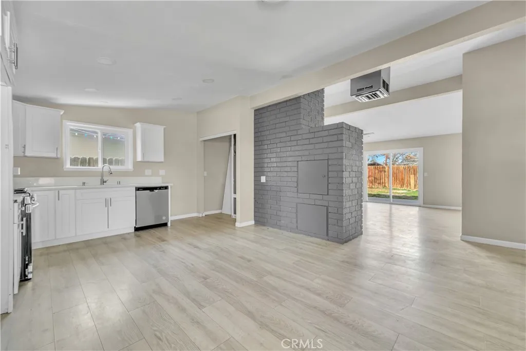 1041 W Avenue H2, Lancaster, California 93534 home-pic-6