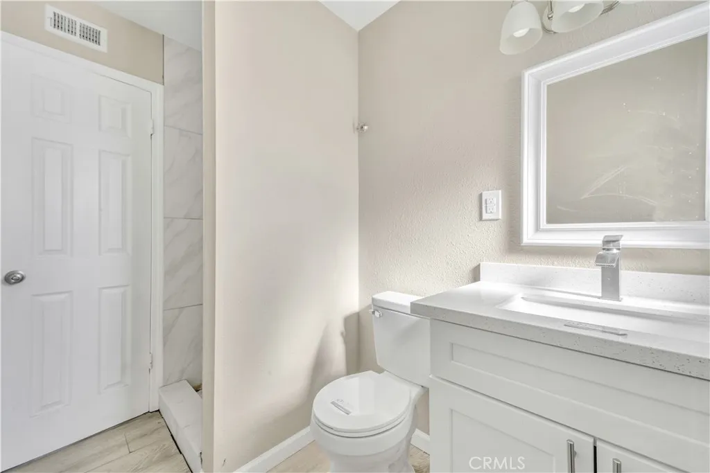 1041 W Avenue H2, Lancaster, California 93534 home-pic-11
