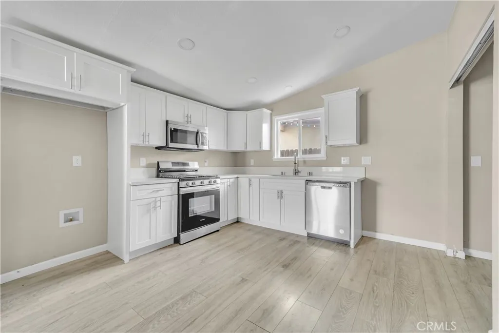 1041 W Avenue H2, Lancaster, California 93534 home-pic-7
