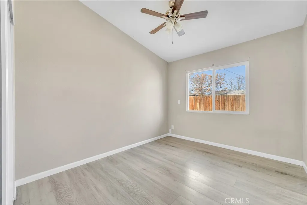 1041 W Avenue H2, Lancaster, California 93534 home-pic-9