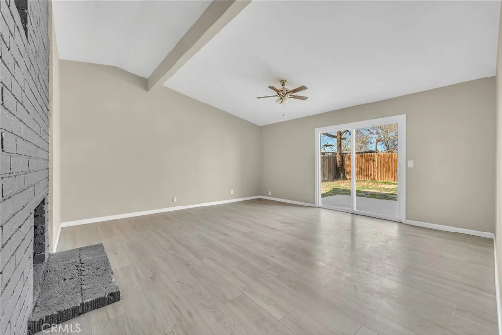 1041 W Avenue H2, Lancaster, California 93534 home-pic-4