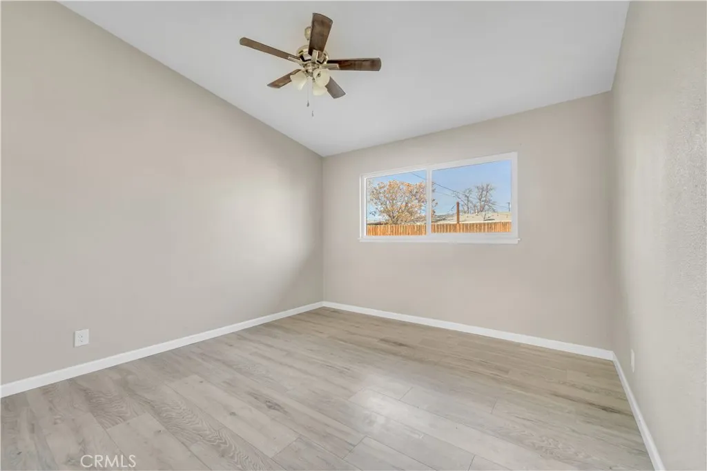 1041 W Avenue H2, Lancaster, California 93534 home-pic-15
