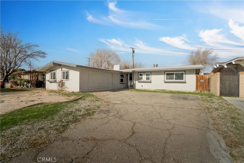 1041 W Avenue H2, Lancaster, California 93534 home-pic-2