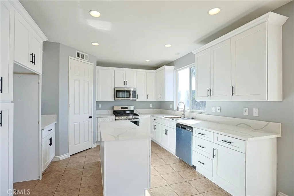 26523 Bladen Avenue, Murrieta, California 92562 home-pic-12