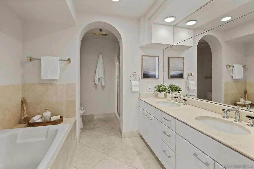100 W Harbor Dr 3005, San Diego, California 92101 home-pic-31