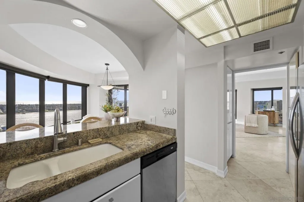 100 W Harbor Dr 3005, San Diego, California 92101 home-pic-33
