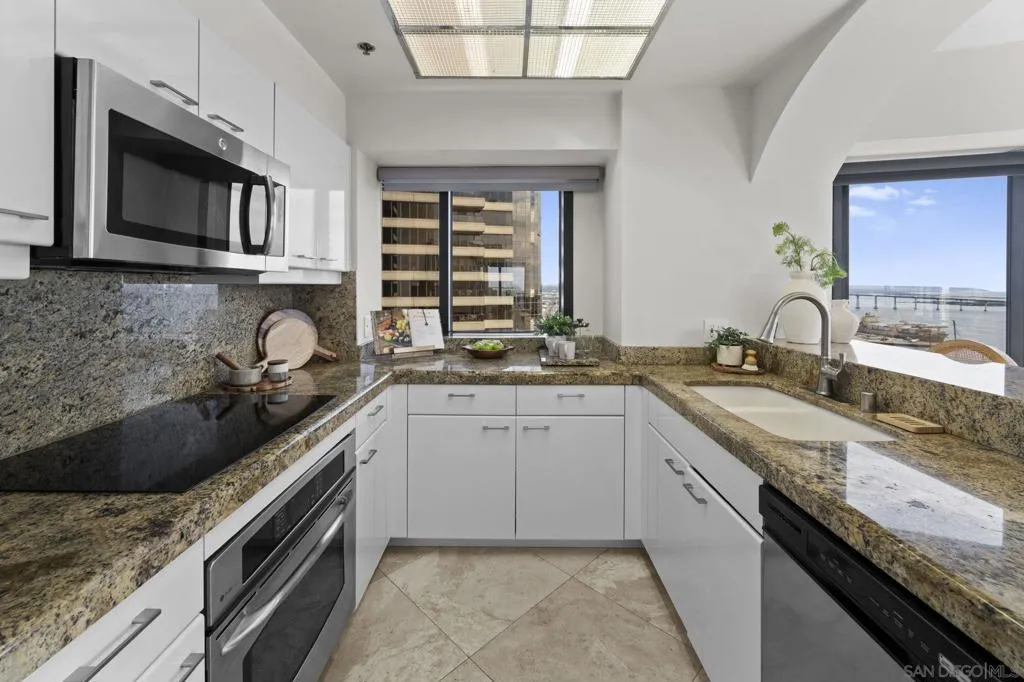 100 W Harbor Dr 3005, San Diego, California 92101 home-pic-17