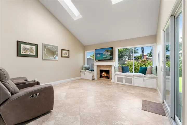 1106 Ridgecrest, Costa Mesa, California 92627