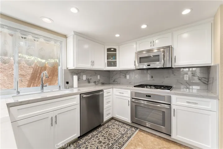 1106 Ridgecrest, Costa Mesa, California 92627