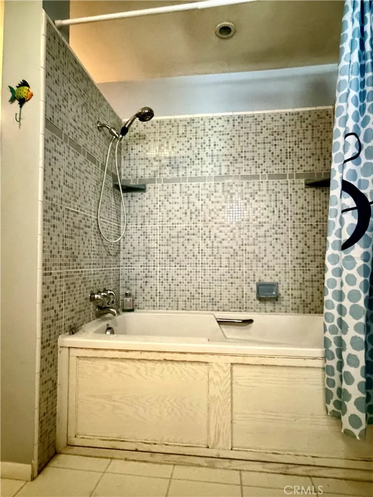 4064 Bath