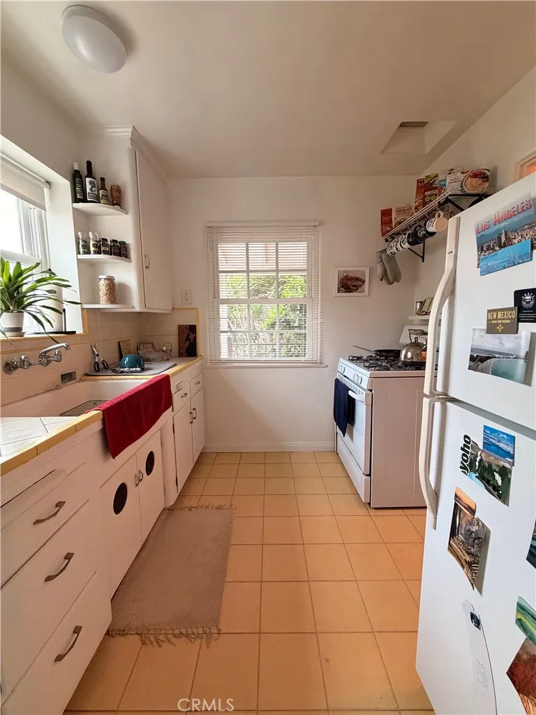 4066 Kitchen