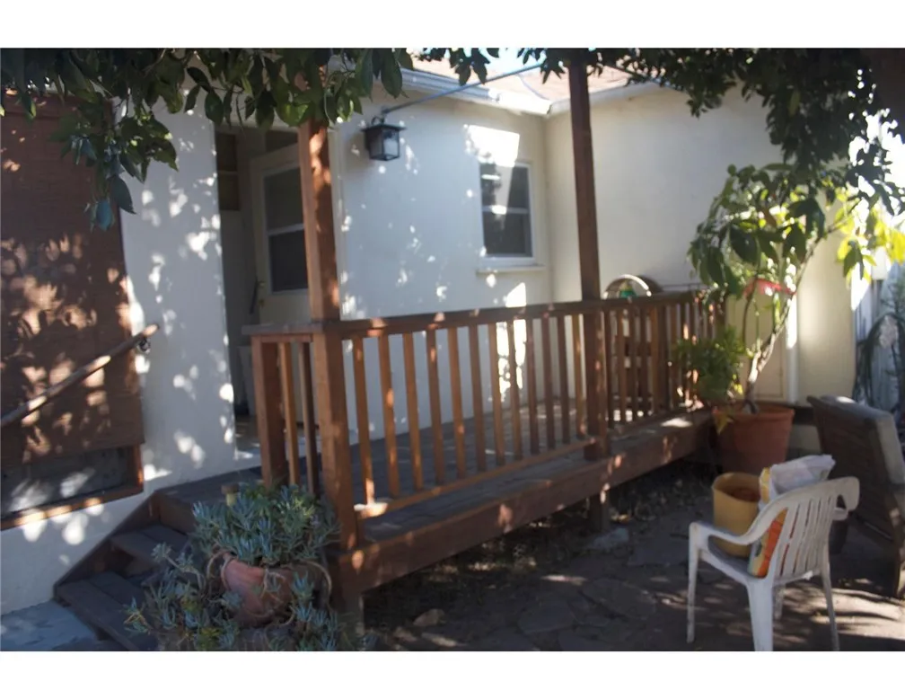 4064 Porch