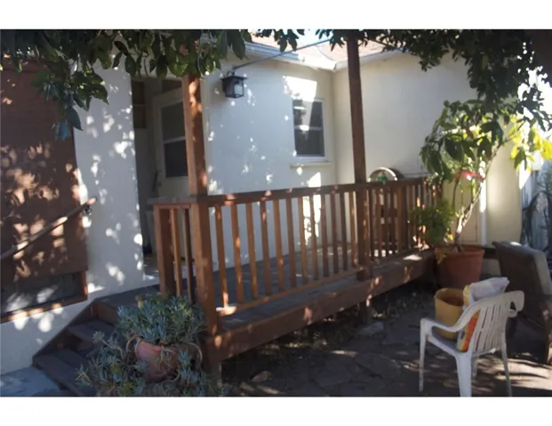 4064 Porch
