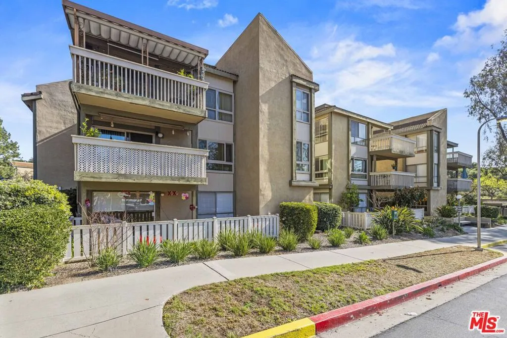 824 Pinetree Circle 14, Thousand Oaks, California 91360 home-pic-19