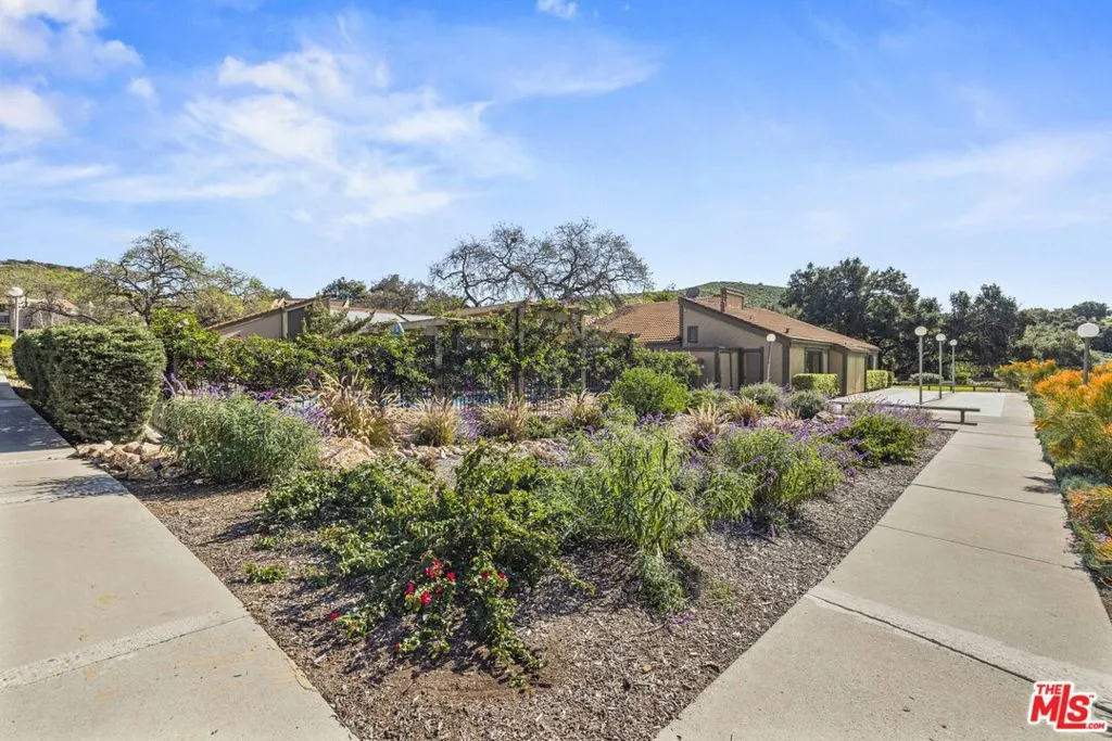 824 Pinetree Circle 14, Thousand Oaks, California 91360 home-pic-18