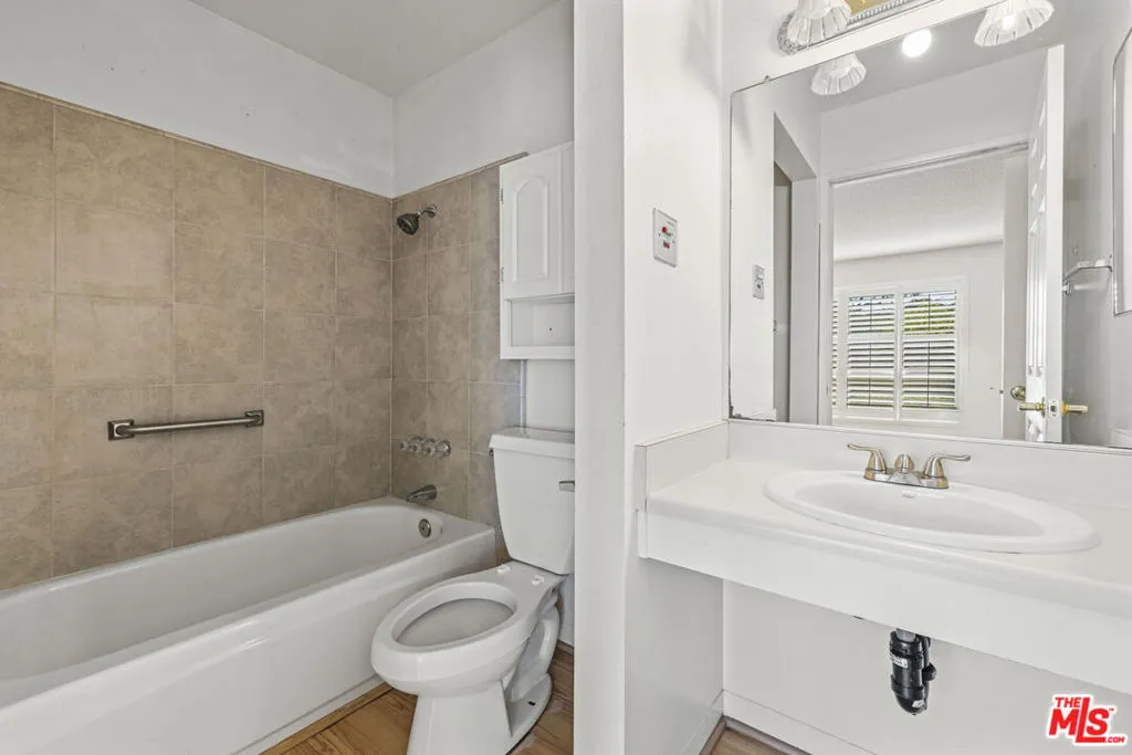 824 Pinetree Circle 14, Thousand Oaks, California 91360 home-pic-11