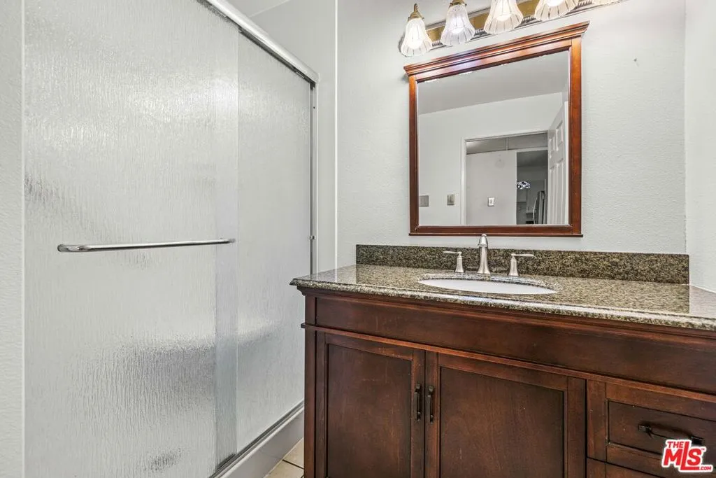 824 Pinetree Circle 14, Thousand Oaks, California 91360 home-pic-14