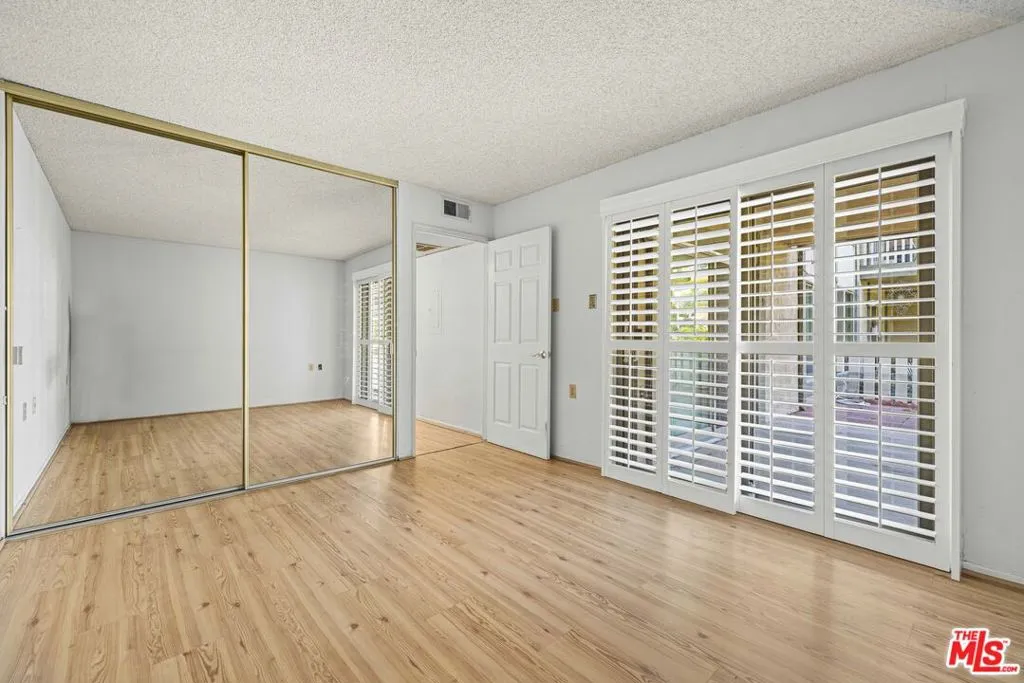 824 Pinetree Circle 14, Thousand Oaks, California 91360 home-pic-12