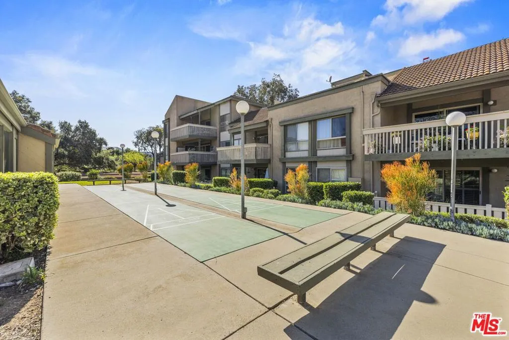 824 Pinetree Circle 14, Thousand Oaks, California 91360 home-pic-15