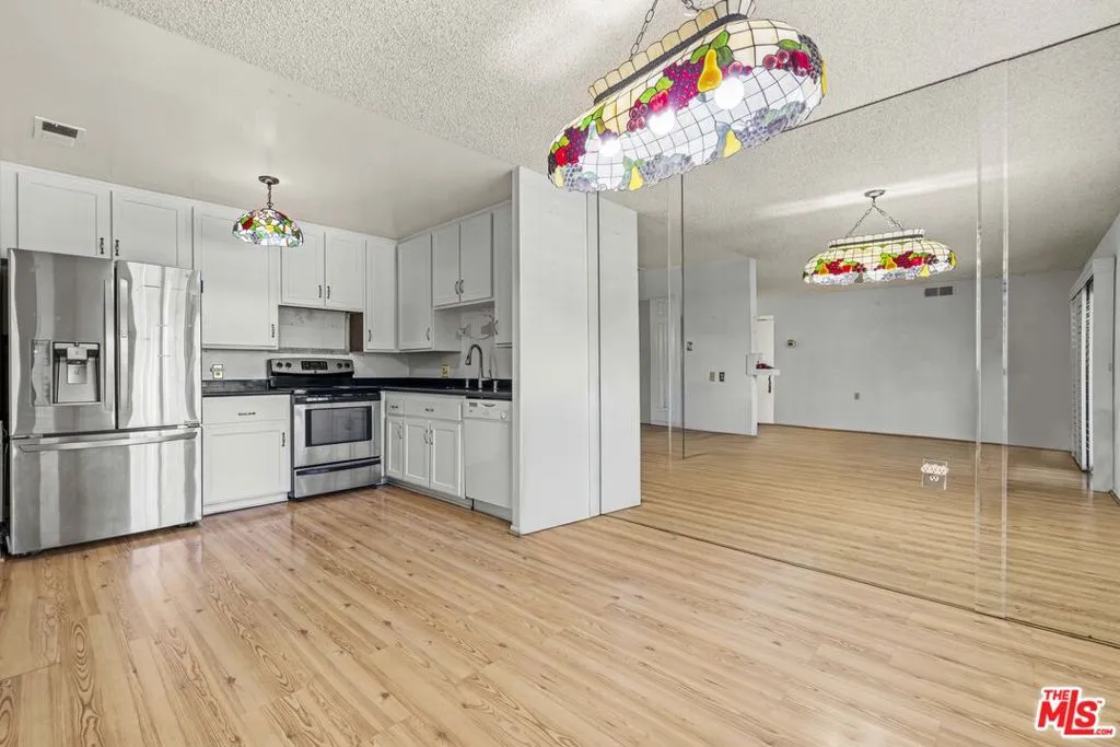 824 Pinetree Circle 14, Thousand Oaks, California 91360 home-pic-6