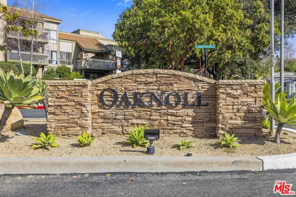 824 Pinetree Circle 14, Thousand Oaks, California 91360 home-pic-2