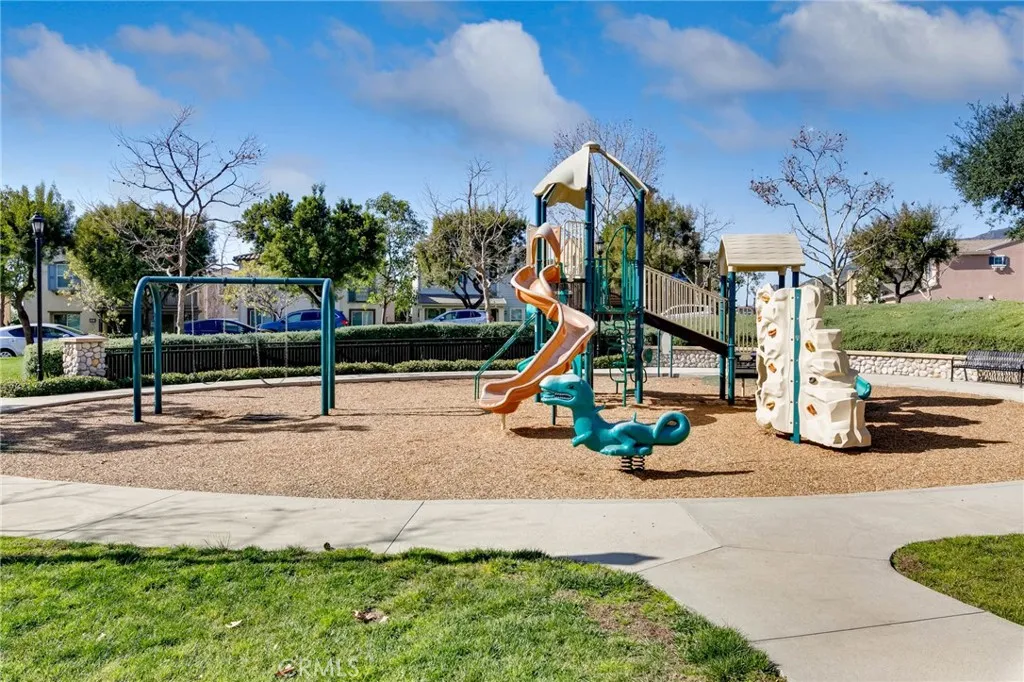 837 Iris Way C, Azusa, California 91702 home-pic-25