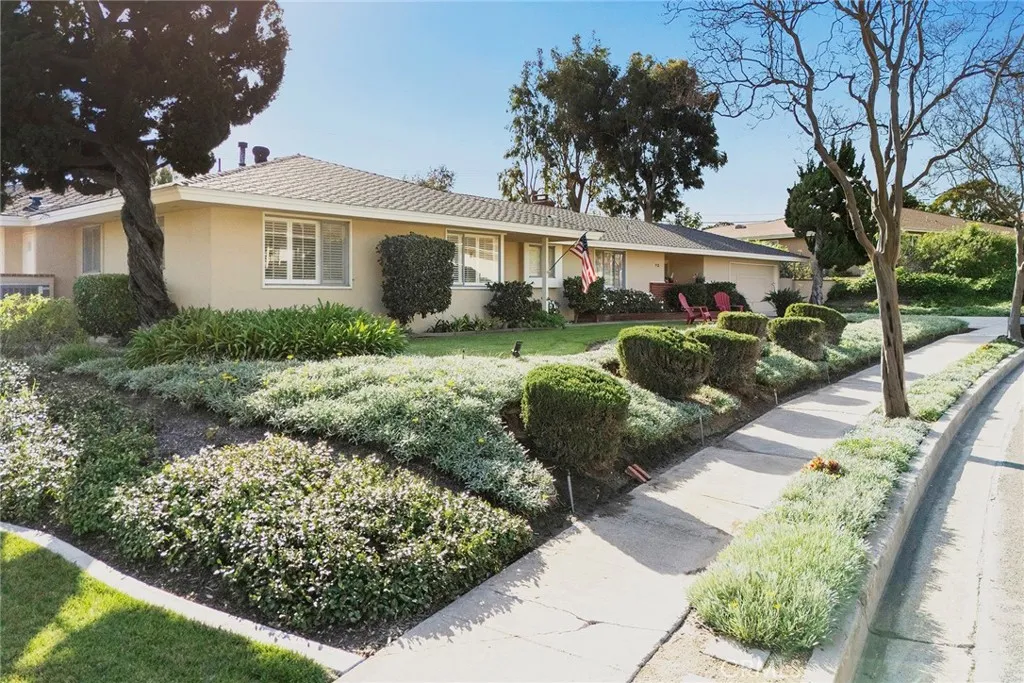712 Toussau, Fullerton, California 92831 home-pic-0