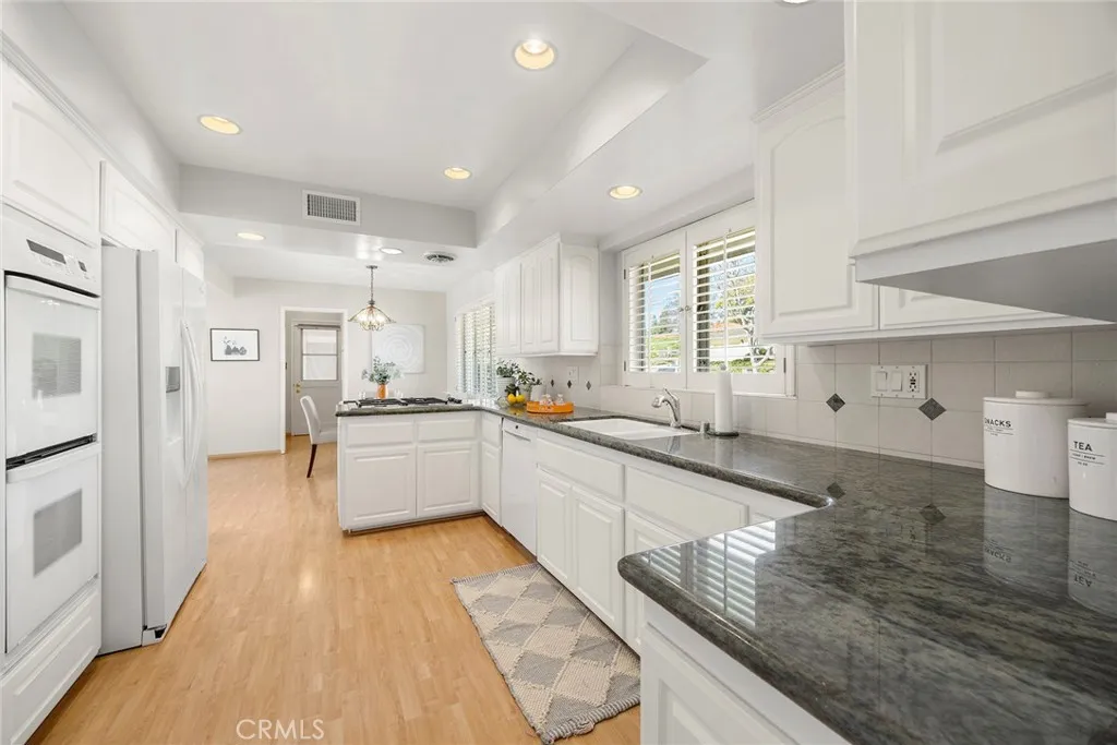 712 Toussau, Fullerton, California 92831 home-pic-19