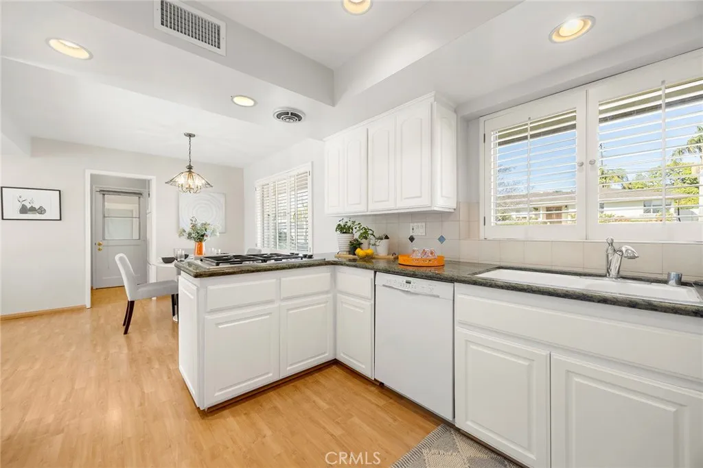 712 Toussau, Fullerton, California 92831 home-pic-18