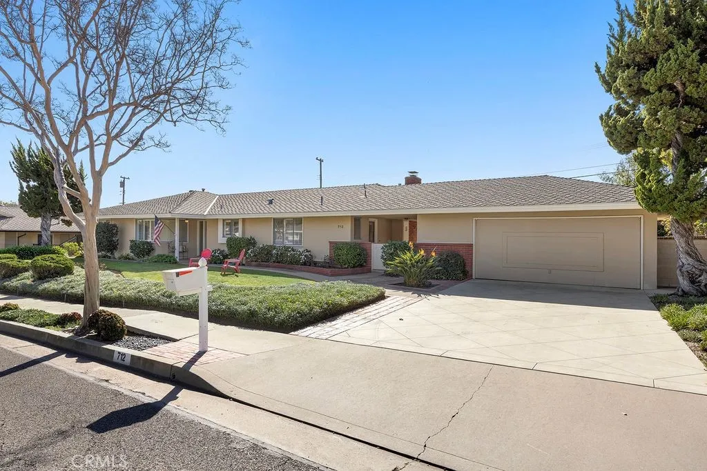 712 Toussau, Fullerton, California 92831 home-pic-1
