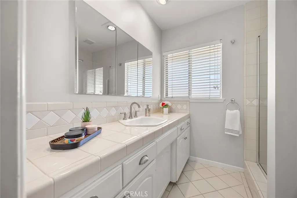 712 Toussau, Fullerton, California 92831 home-pic-37