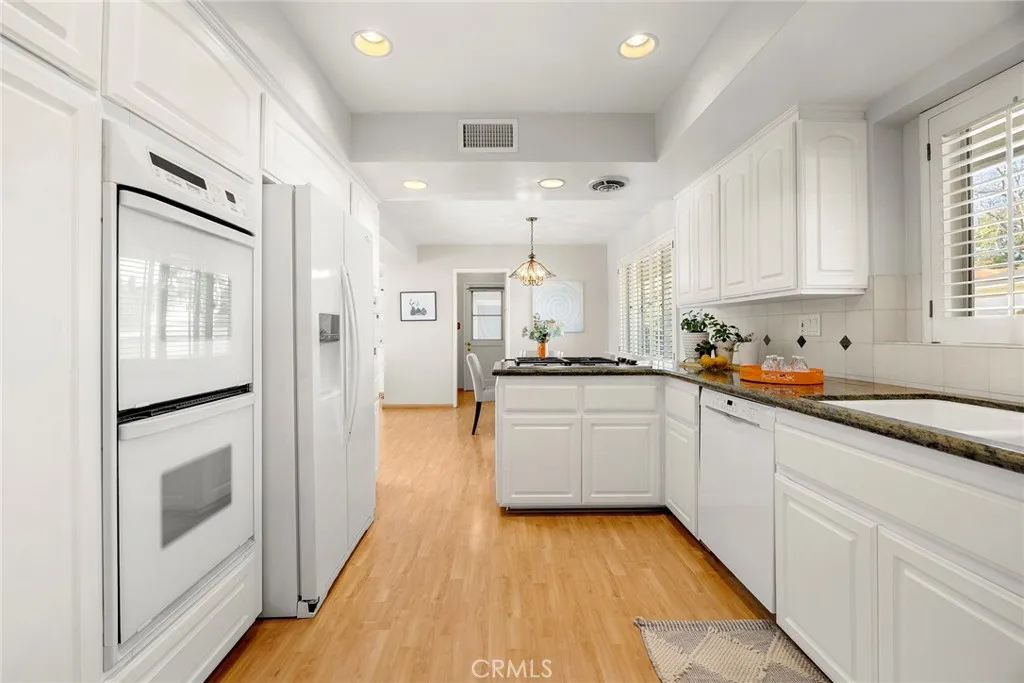 712 Toussau, Fullerton, California 92831 home-pic-17