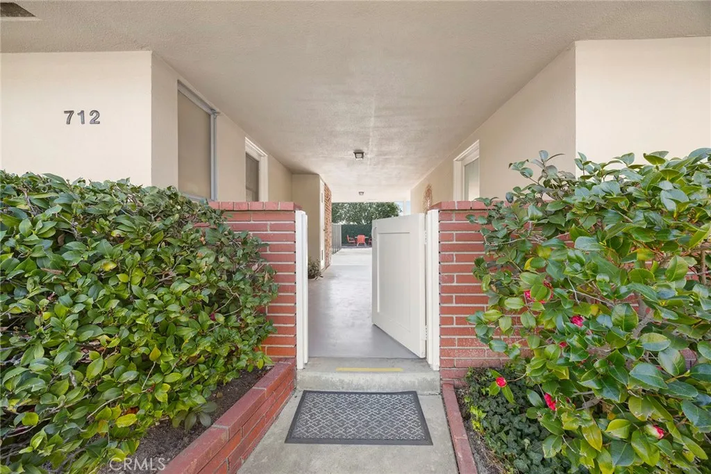 712 Toussau, Fullerton, California 92831 home-pic-3