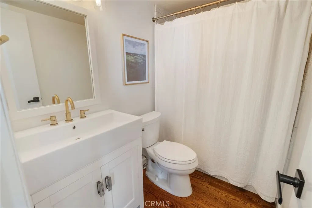 Second Floor Full Bathroom